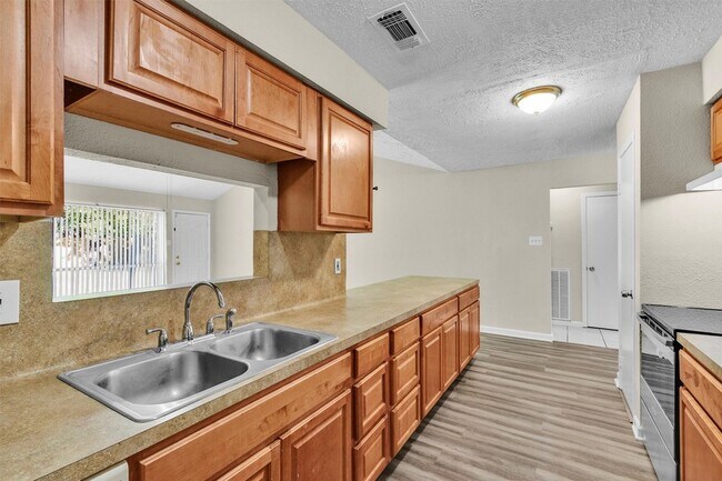 Building Photo - 23038 Banquo Dr