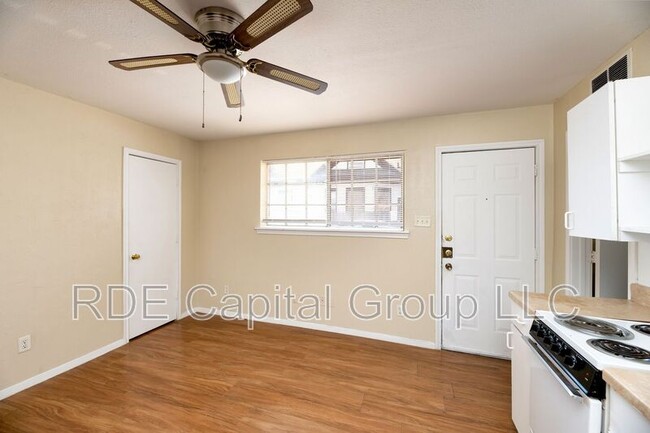 Building Photo - 4525 Columbia Ave