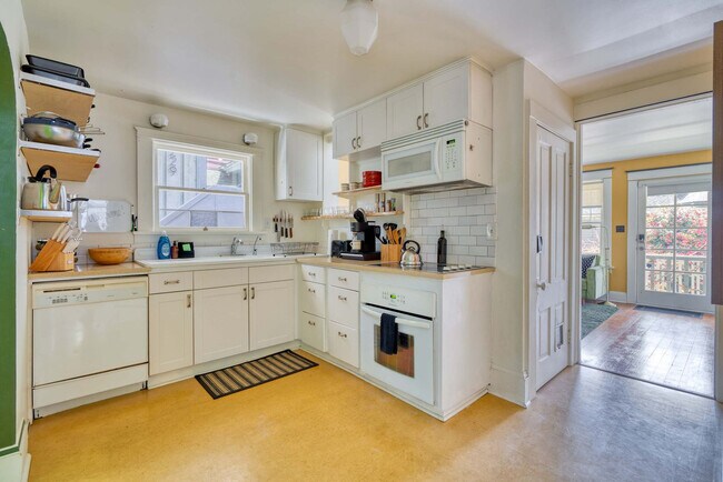 Building Photo - 1235 N Prescott St