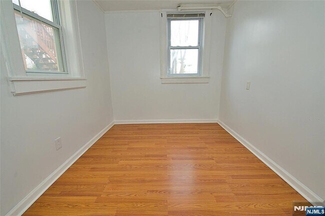 Building Photo - 229 8th St
