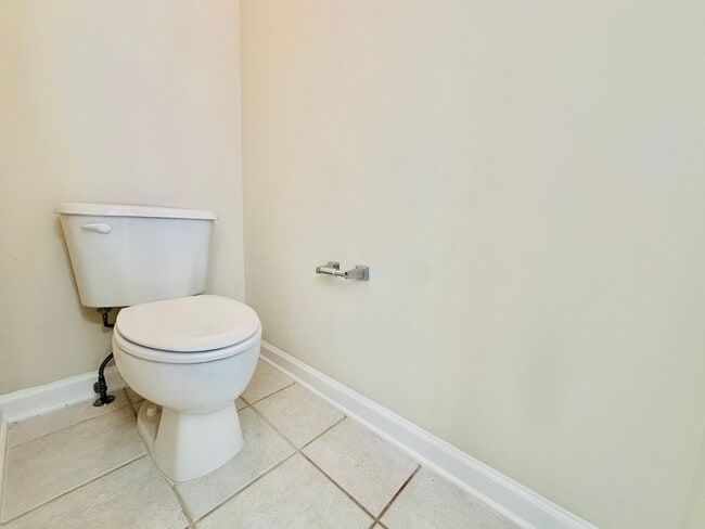 Building Photo - 5 BD, 4 BA Beautiful Wakefield Home