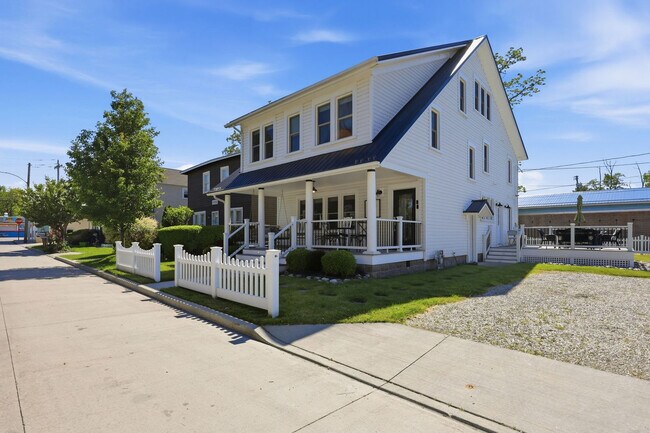 Building Photo - 5013 New St