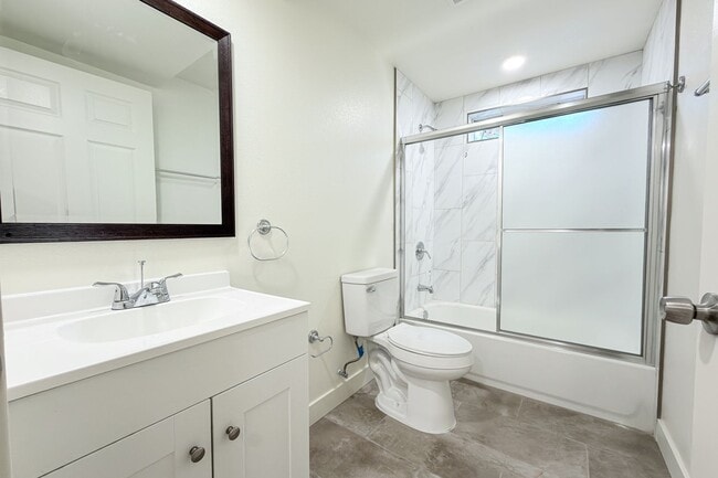 Building Photo - Brand New Luxury 4 & 5 Bed Units