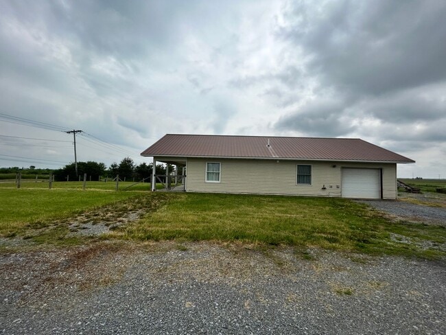 Building Photo - Welcome home to this completely renovated ...