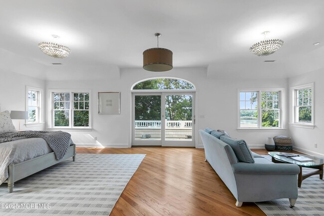 Building Photo - 619 Beacon Blvd