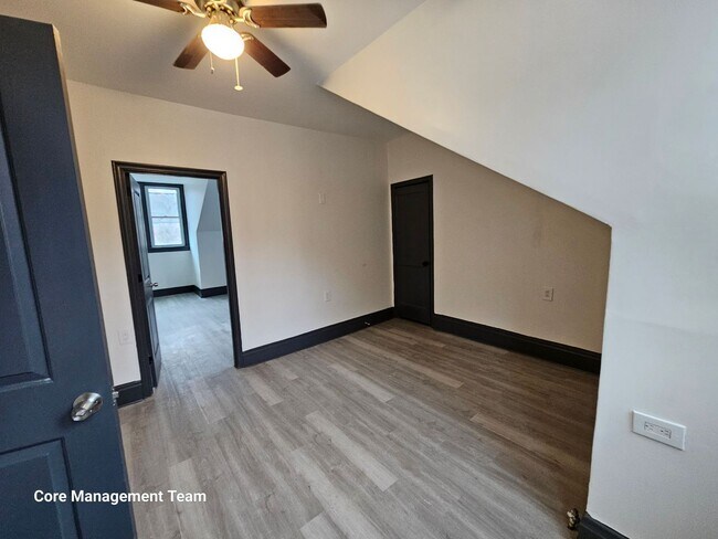 Building Photo - Newly updates 3 bedroom 1 bath apartment f...