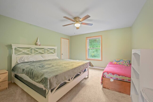 Building Photo - 1724 Calhoun Hill Rd