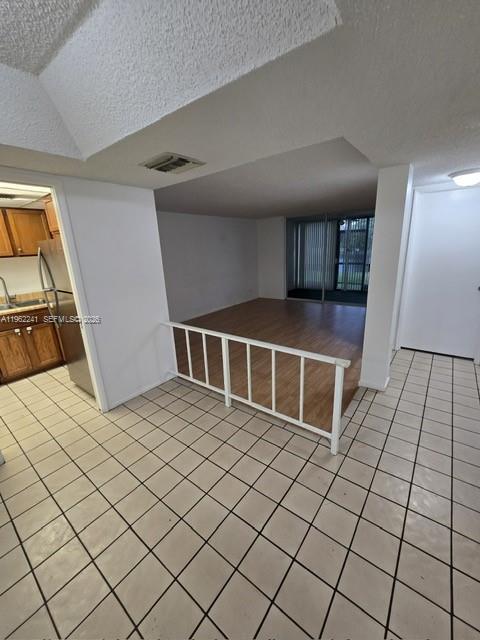 Building Photo - 3750 Inverrary Dr