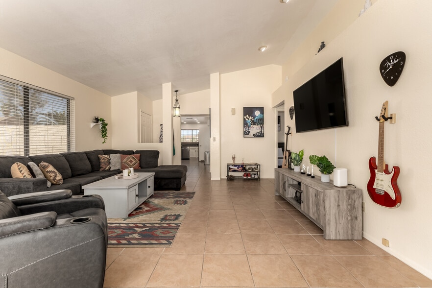 Building Photo - 8735 E Moreland St