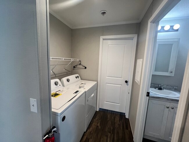 Building Photo - 3512 Queens Point Terrace