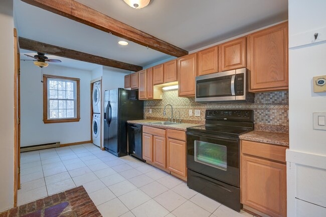 Building Photo - 99 Pine St