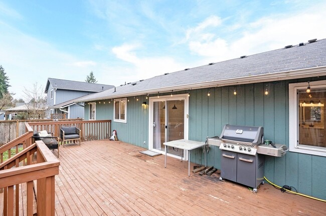 Building Photo - Spacious 3-Bedroom Home with Deck & Fenced Yard