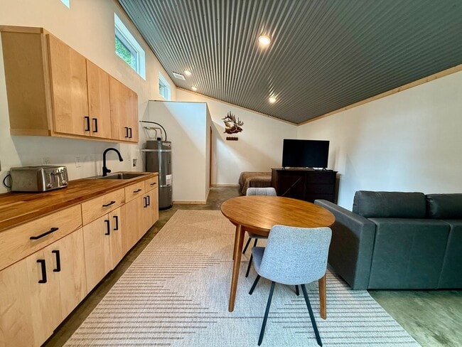 Building Photo - Furnished Modern Home for Rent – 2 Bedroom...