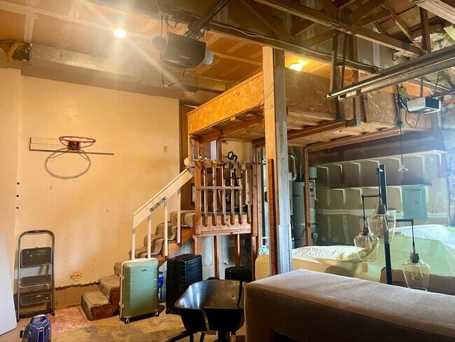 Building Photo - 4 bedroom, 2.5 Bath House in Mukilteo, $3995 per month