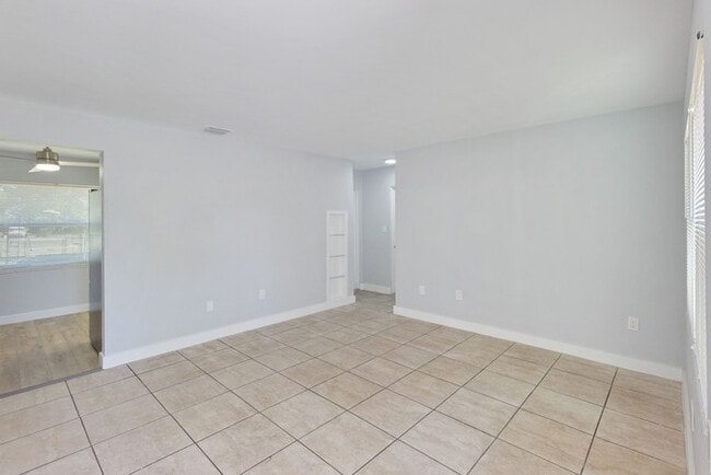 Building Photo - 2525 Forest Dr