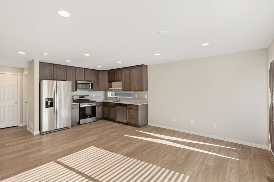 Building Photo - 5748 Thurless Ln