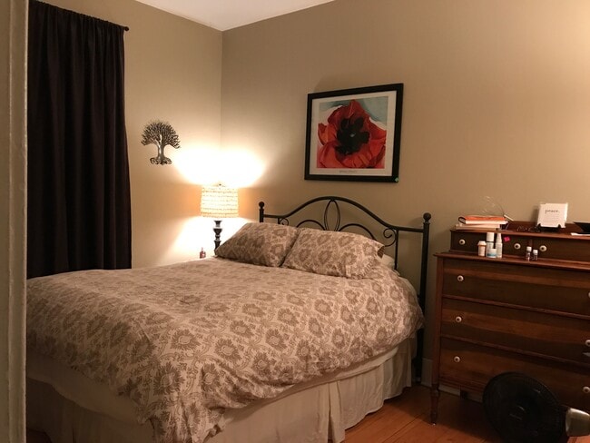 2 Bedrooms - 940 Marshall Ave