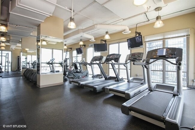 Building Photo - 2 E Erie St