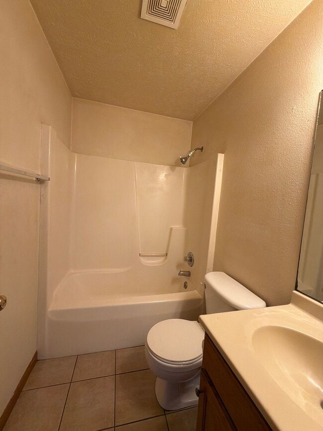 Building Photo - 269 Woodridge Ct