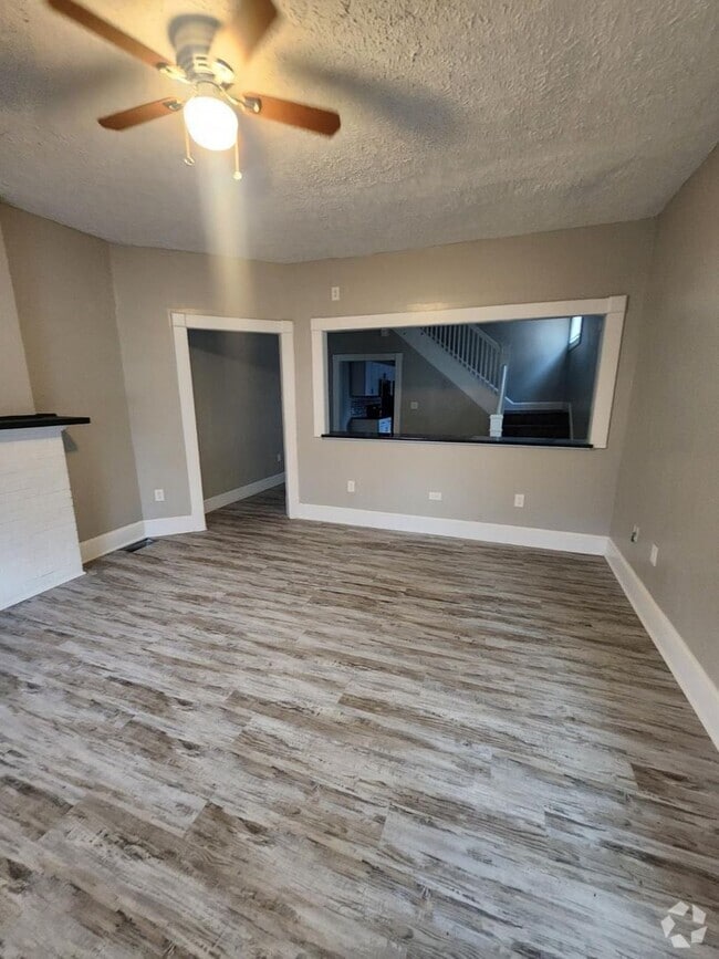 Building Photo - Spacious 3 Bedroom Duplex Near 10th and Sh...