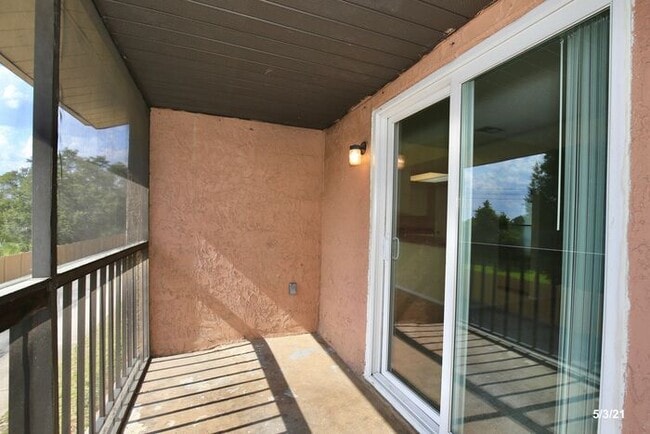 Building Photo - Spacious 2/2 Condo Located in the Gated Community of Hawthorne Village - Orlando!