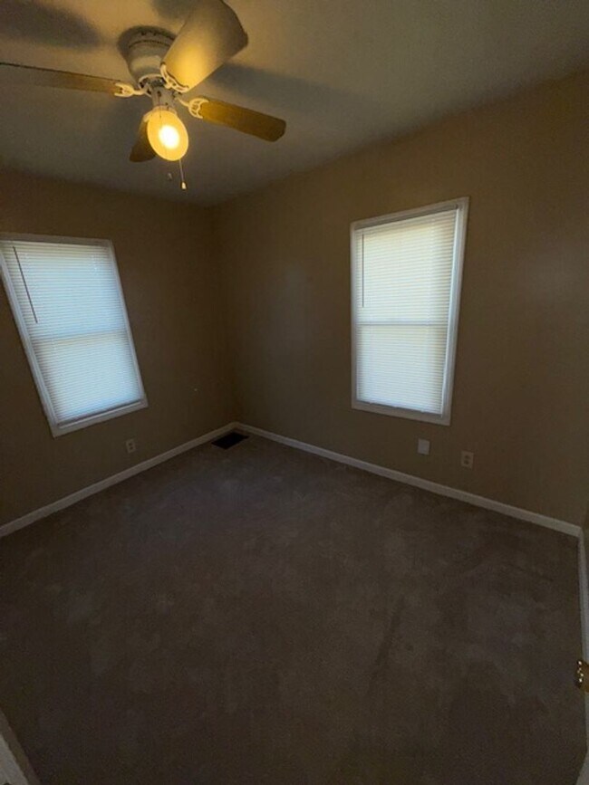 Building Photo - 2556 Sweetser Ave