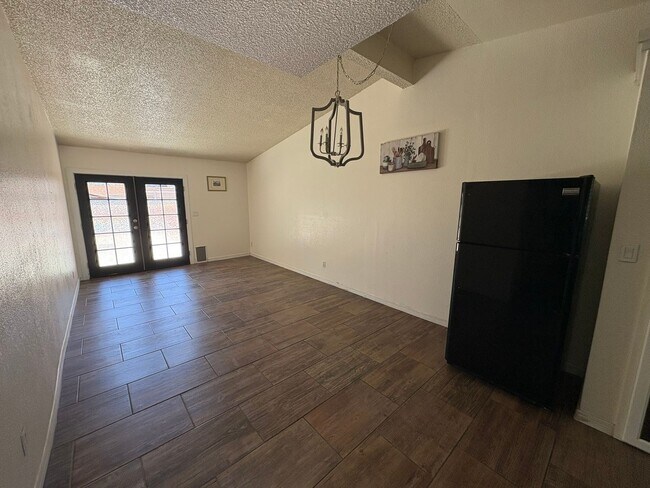 Building Photo - Lower valley duplex for rent