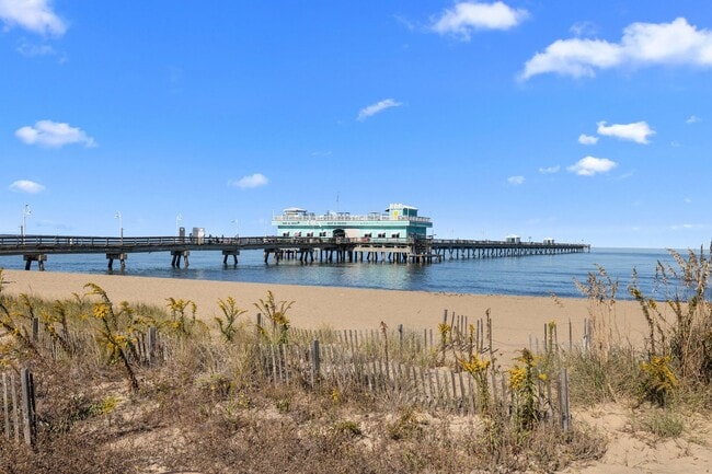 Building Photo - 1200 Little Bay Ave