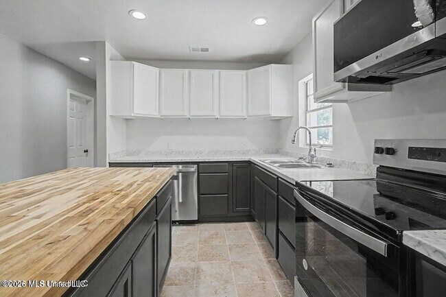 Building Photo - 9424 Daisy Vestry Rd