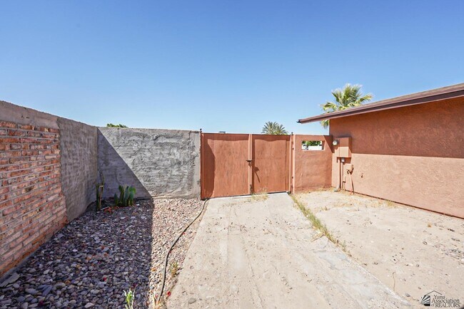 Building Photo - 1183 Babbitt Ln