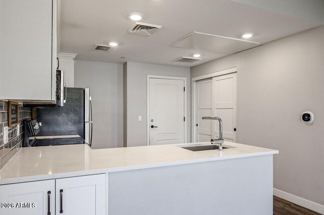 Building Photo - 475 N 9th St