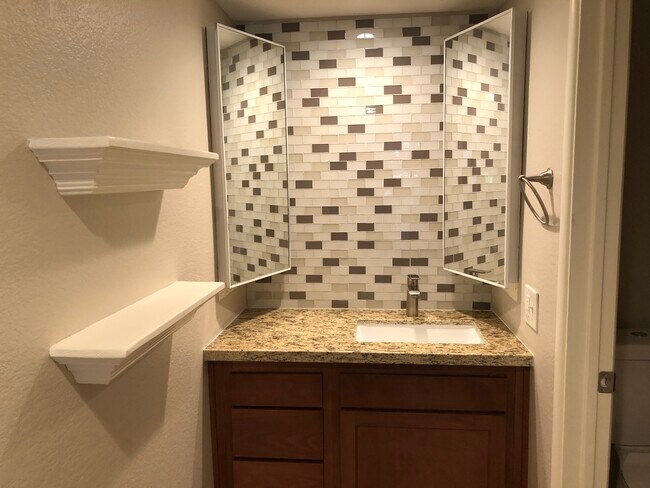 Building Photo - 7557 N Dreamy Draw Dr