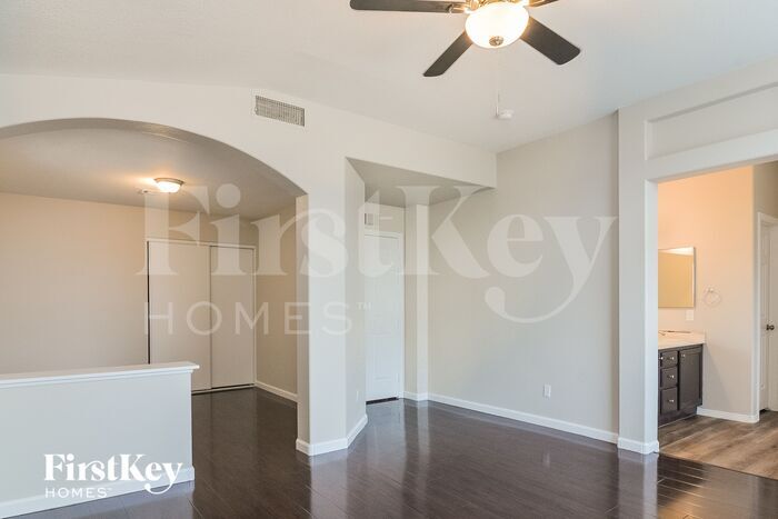 Building Photo - 2054 Fallsburg Way