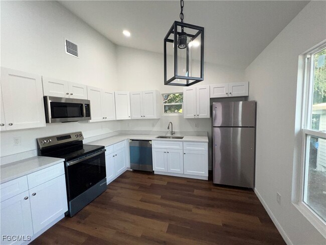 Building Photo - 1270 Allen St