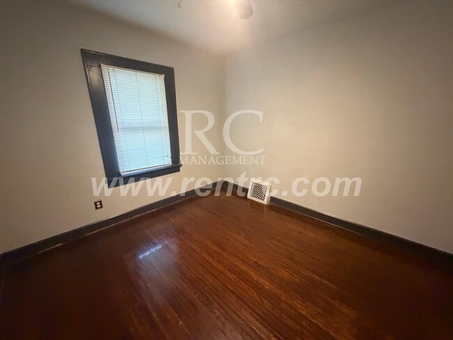 Building Photo - 136 Griffin-