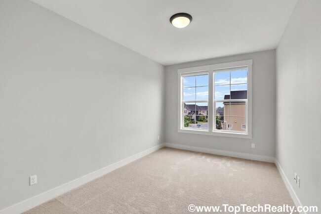 Building Photo - Beautiful *CORNER LOT* 5 BD* 3.5 BA* Singl...
