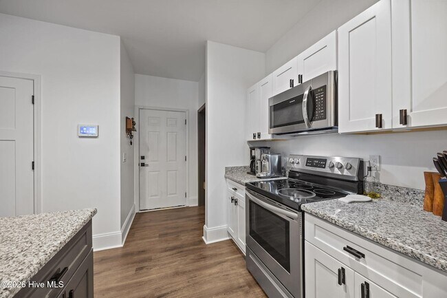 Building Photo - 521 N Hale St