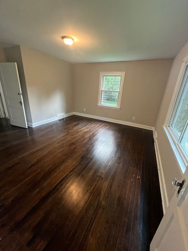 Building Photo - Charming 9 Bedroom Home Located In Raleigh NC!!!