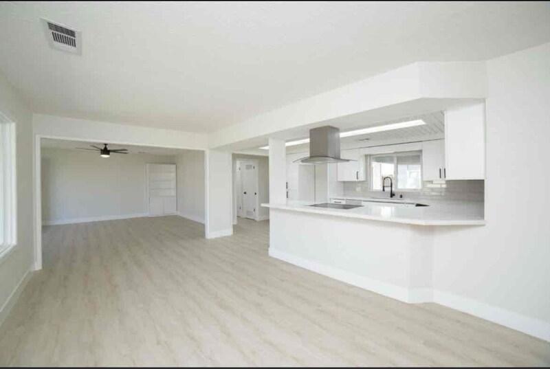 Building Photo - 841 N Fine Ave