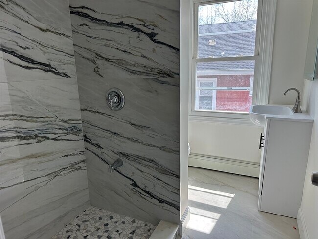 Building Photo - 48 Buckley St