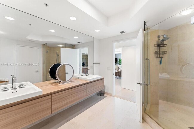 Building Photo - 17111 Biscayne Blvd