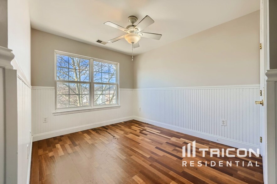 Building Photo - 8015 Apple Valley Dr