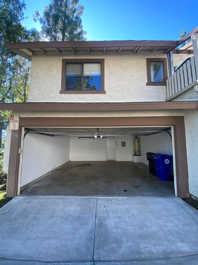 Building Photo - Alta Loma Woods Two Bed with Small Yard an...