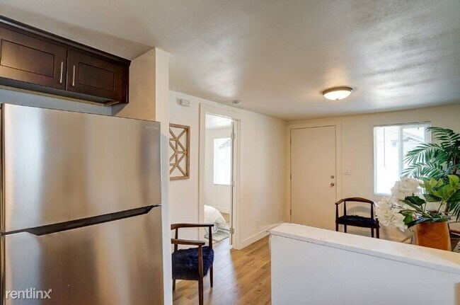 Building Photo - 1 br, 1 bath Apartment - 424 E Truslow Ave