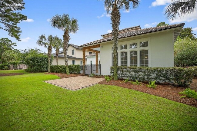 Building Photo - 3161 Club Dr