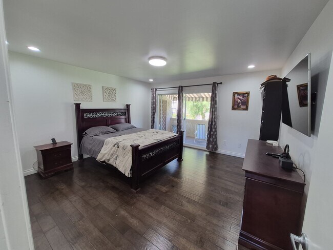 Building Photo - 5313 Sevilla Ct