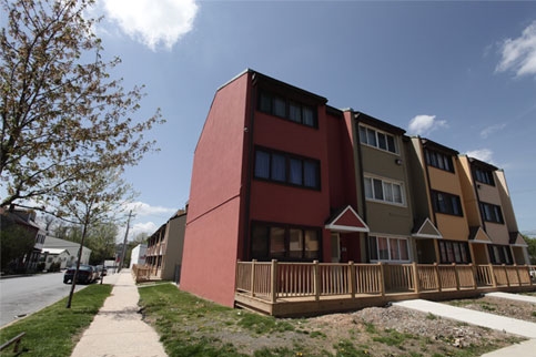 Building Photo - Locust Court