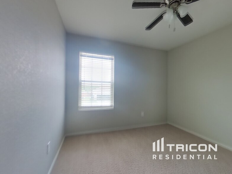 Building Photo - 340 Blue Crow Ln