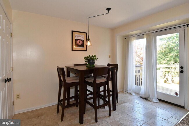 Building Photo - 1553 Templeton Pl