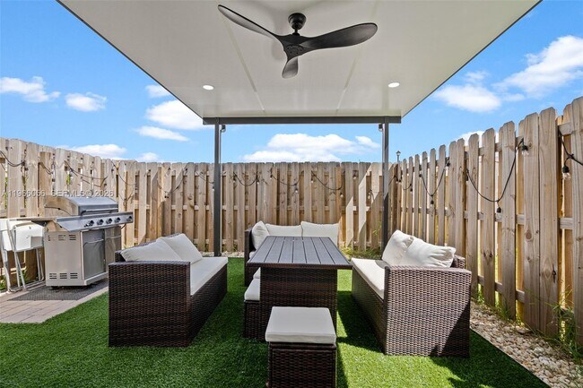 Building Photo - 9941 SW 231st Ln